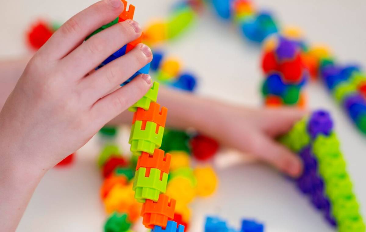 بازی های حسی چه فوایدی برای کودکان دارد